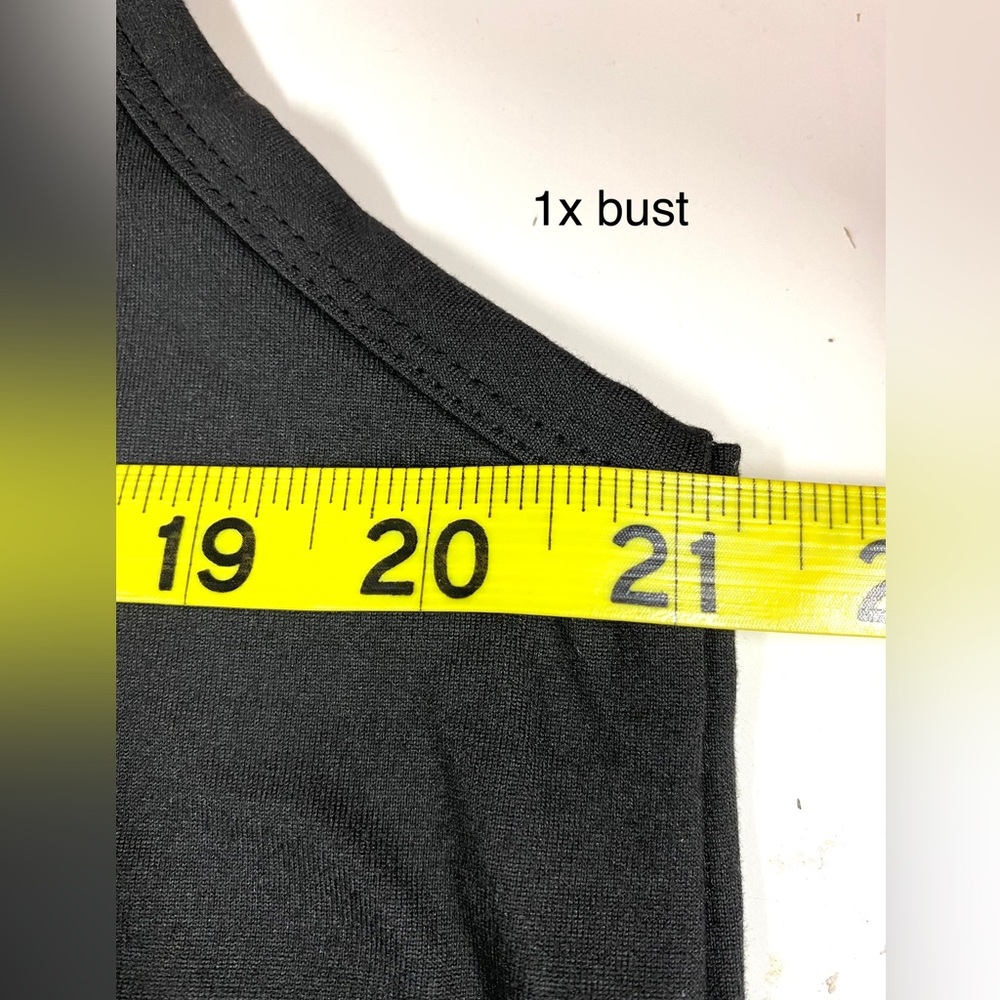 🧿SUPER SALE; PRICE FIRM🧿
BEETLEJUICE Tank top!!! 🖤🤍 - Picture 10 of 13